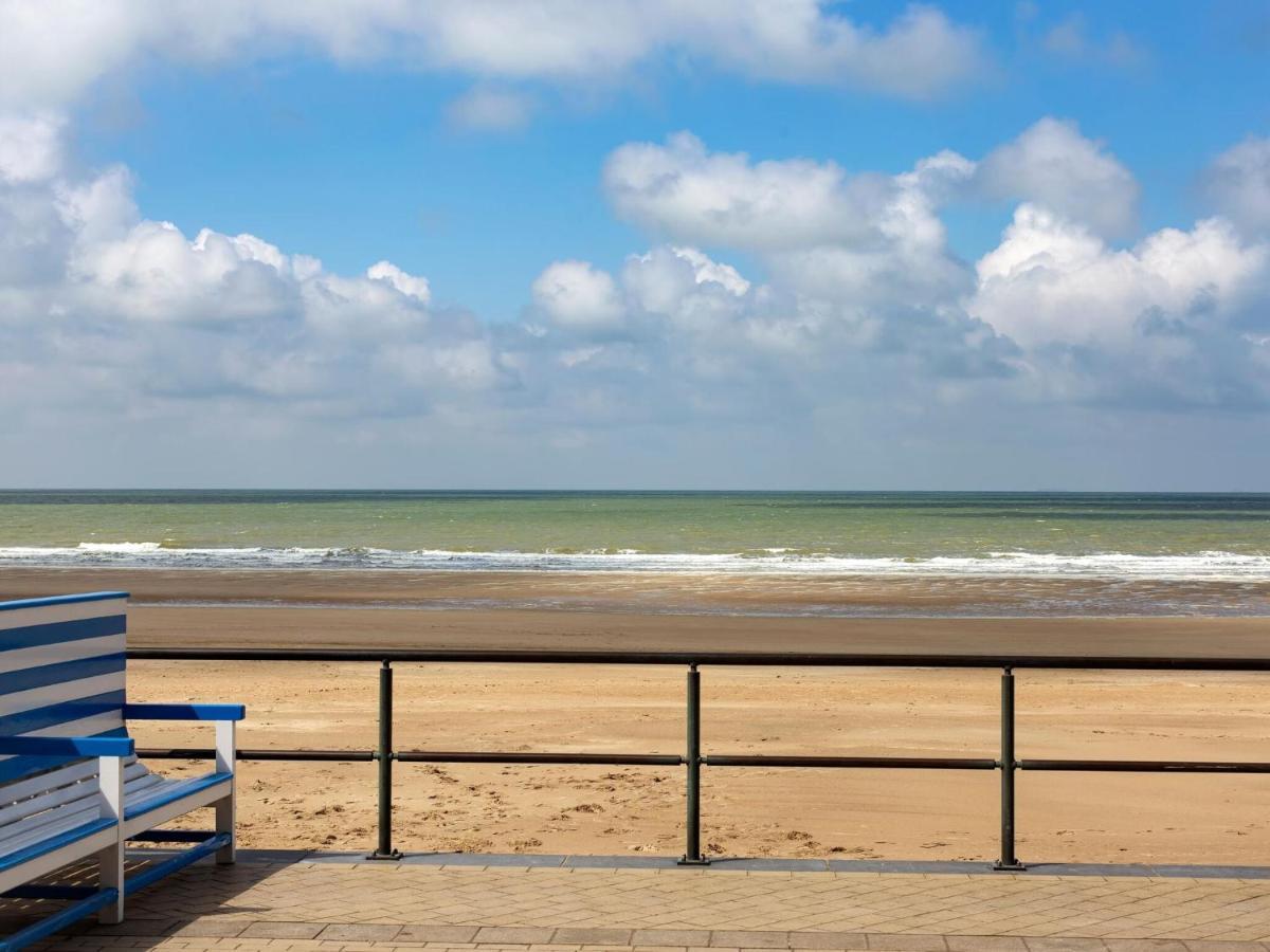 Spacious Apartment With View Middelkerke Exterior photo