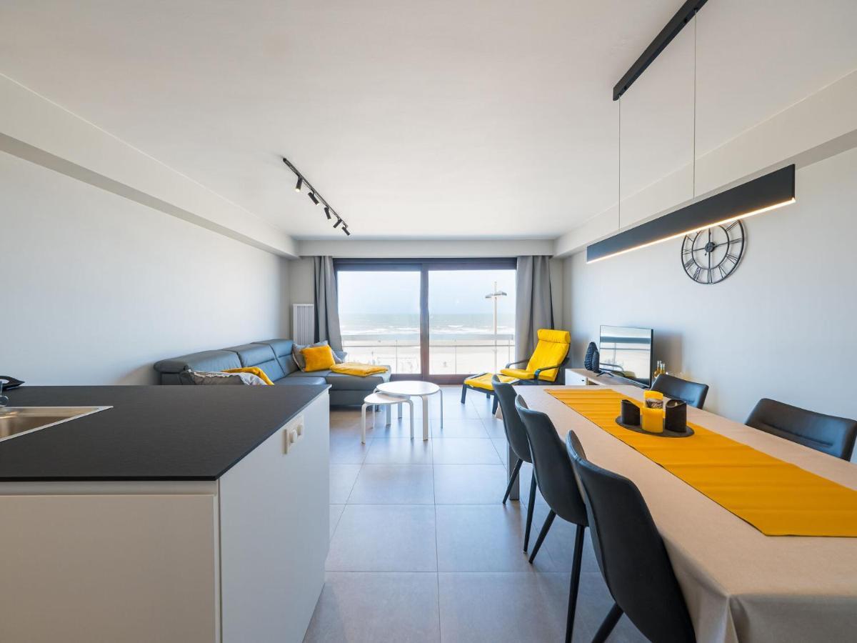 Spacious Apartment With View Middelkerke Exterior photo